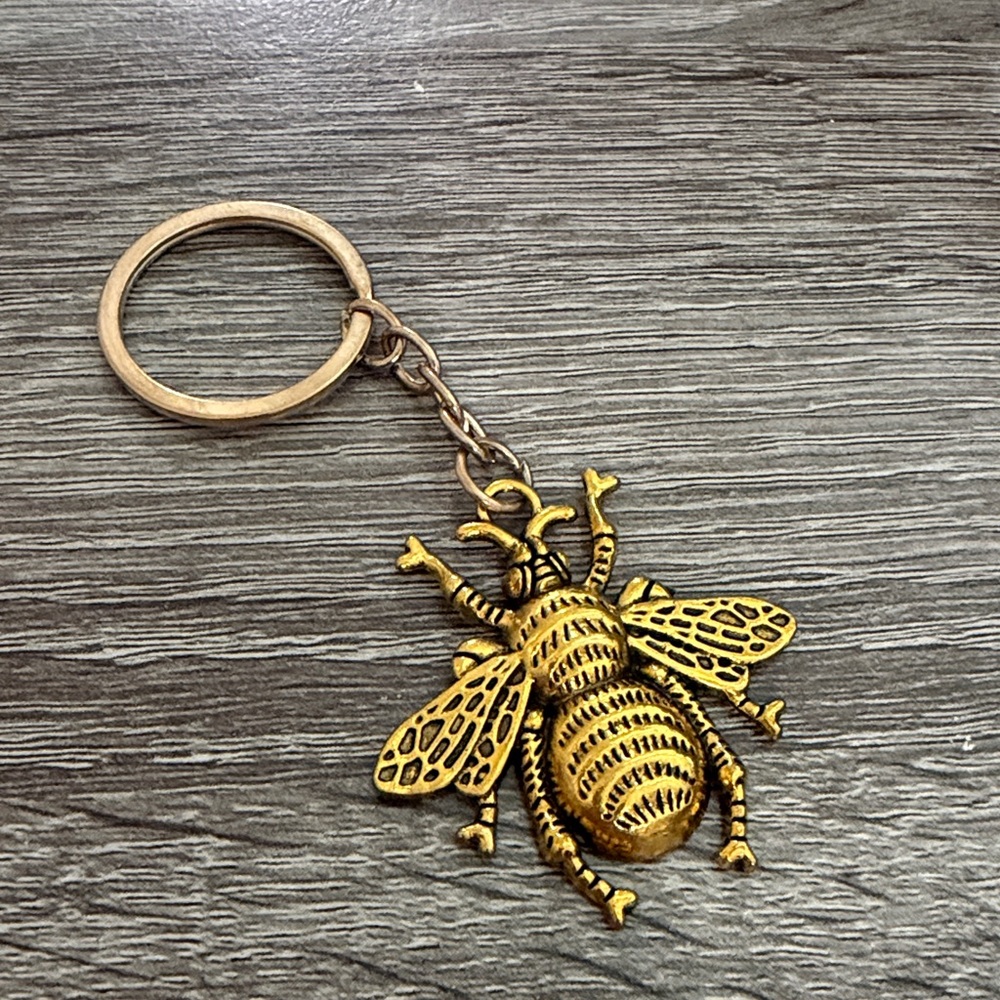 Golden Bee Keychain - Picture 3 of 4